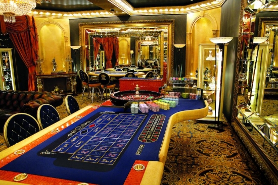 казино рояль снимали в отеле